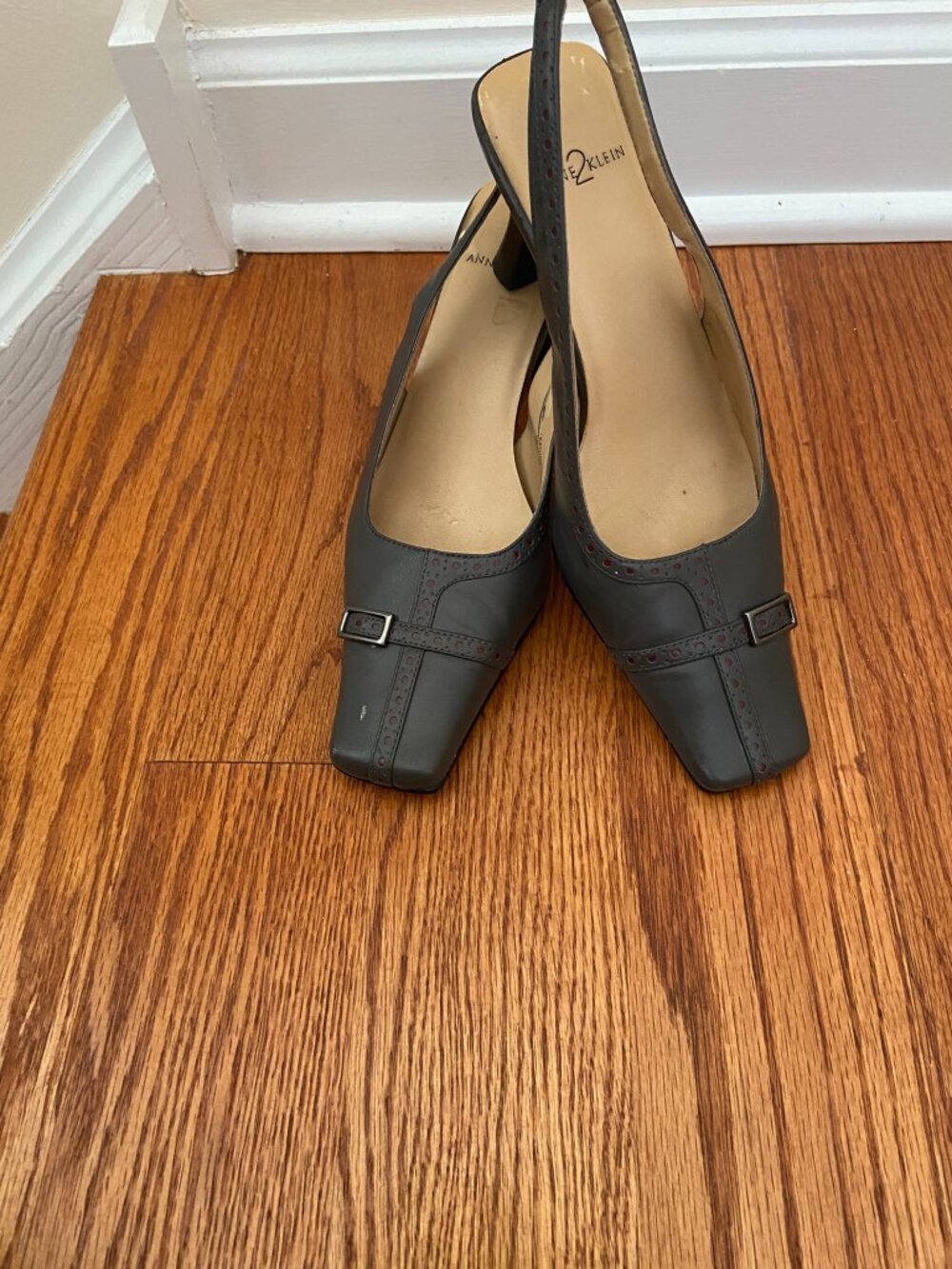 Ann Klein Gray Sandals Heals 6m Leather Upper  Condition